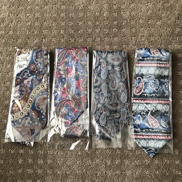 Bundle of 4 unique tie designs, great condition - Picture 2 of 7